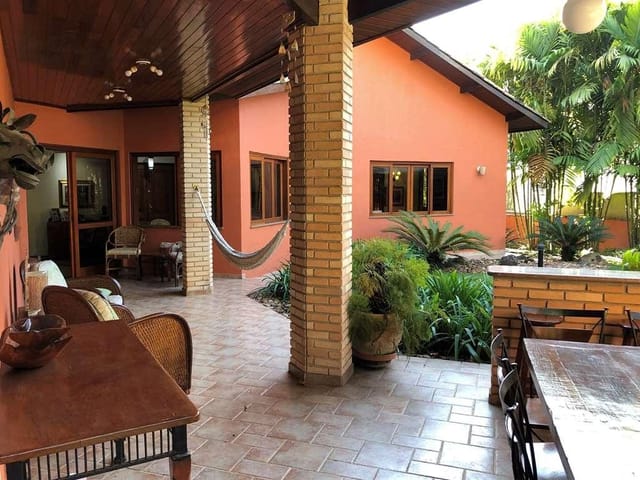 Casa com 1218m² 3 quartos e 5 banheiros, à venda, no bairro Bosque do Vianna em Cotia