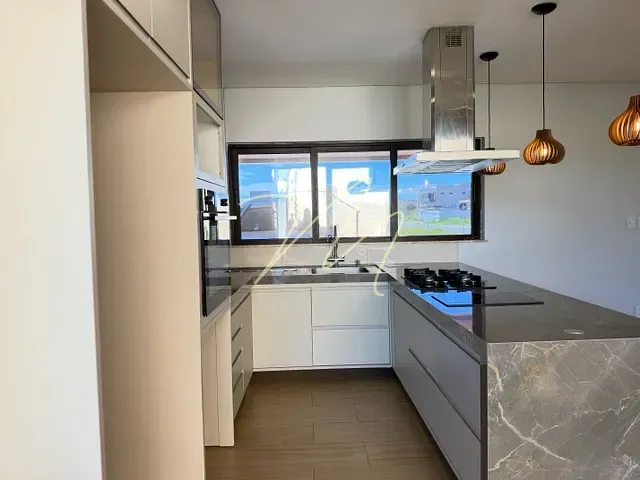 Casa com 450m² 4 quartos e 3 banheiros, à venda ou para alugar, no bairro Nossa Senhora da Vitória em Ilhéus