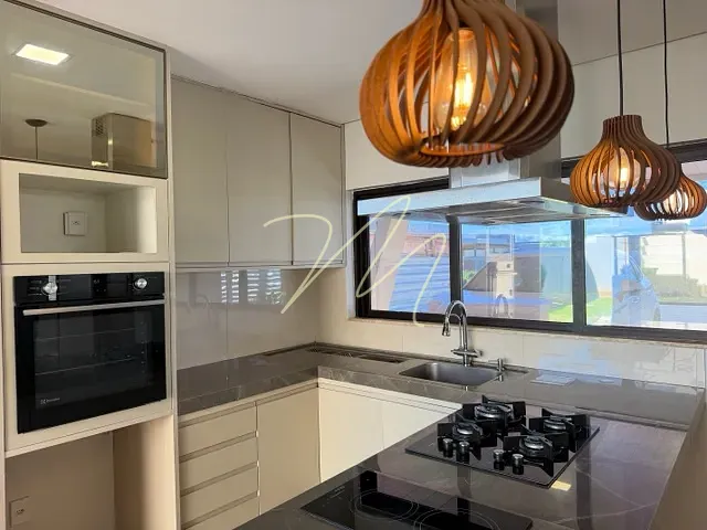 Casa com 450m² 4 quartos e 3 banheiros, à venda ou para alugar, no bairro Nossa Senhora da Vitória em Ilhéus