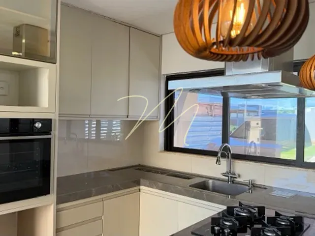 Casa com 450m² 4 quartos e 3 banheiros, à venda ou para alugar, no bairro Nossa Senhora da Vitória em Ilhéus