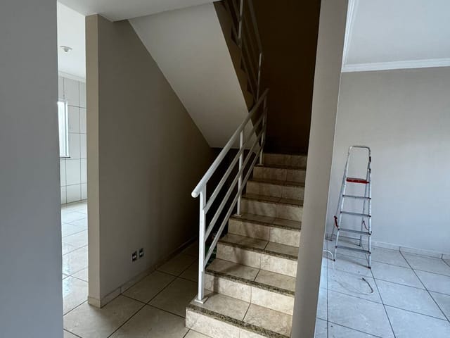 Casa 2 quartos e 3 banheiros, para alugar, no bairro Serramar em Rio das Ostras