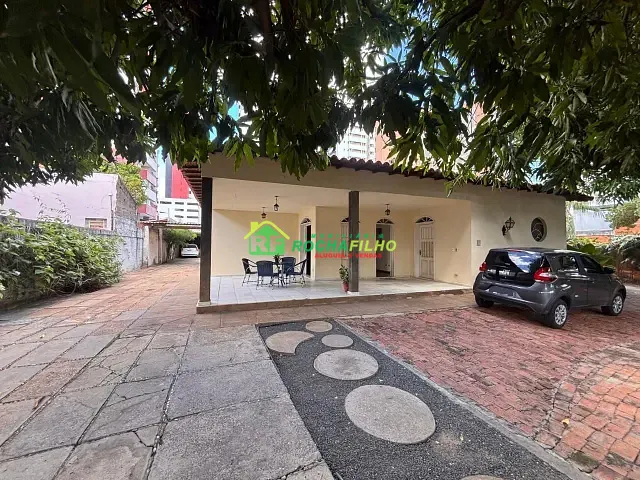 Casa com 1600m² 5 quartos e 2 banheiros, para alugar, no bairro Jóquei em Teresina
