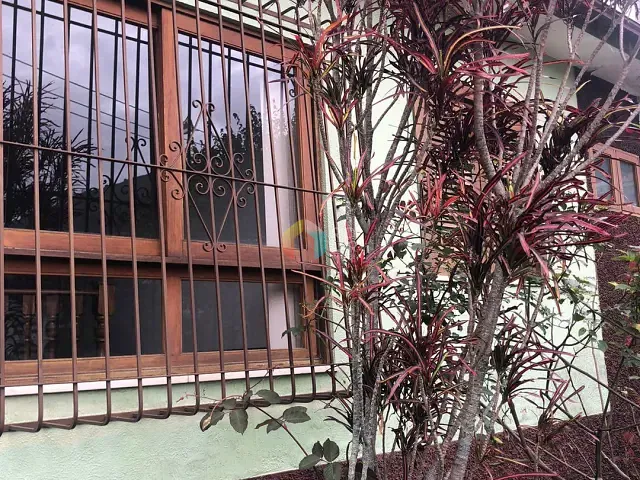 Casa com 300m² 3 quartos e 4 banheiros, à venda, no bairro Cascatinha em Petrópolis
