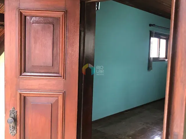 Casa com 300m² 3 quartos e 4 banheiros, à venda, no bairro Cascatinha em Petrópolis