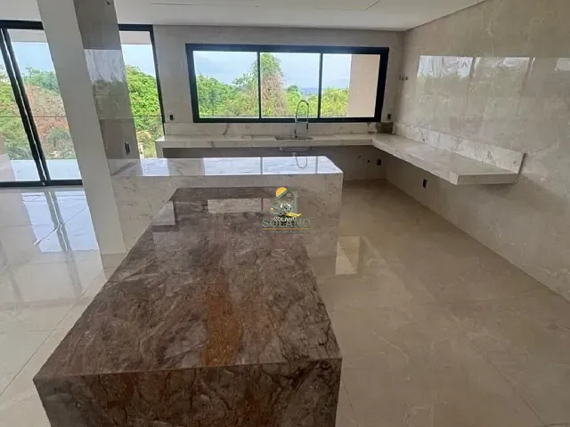 Casa com 560m² 5 quartos e 7 banheiros, à venda, no bairro Condomínio do Lago em Goiânia