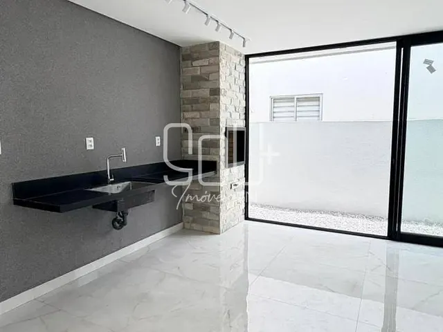 Casa com 300m² 3 quartos e 3 banheiros, à venda, no bairro Nova Parnamirim em Parnamirim