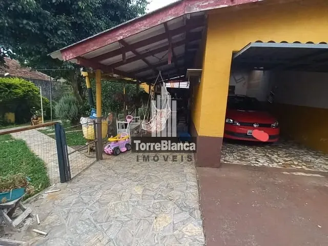 Casa com 490m² 3 quartos e 3 banheiros, à venda, no bairro Uvaranas em Ponta Grossa