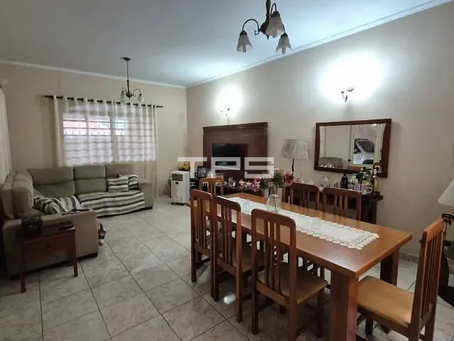 Casa 3 quartos e 2 banheiros, à venda, no bairro Parque do Sol em Guaratinguetá