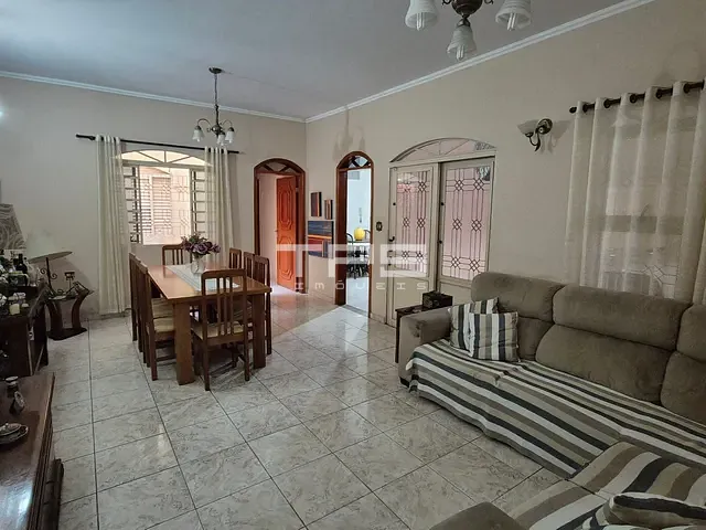 Casa 3 quartos e 2 banheiros, à venda, no bairro Parque do Sol em Guaratinguetá