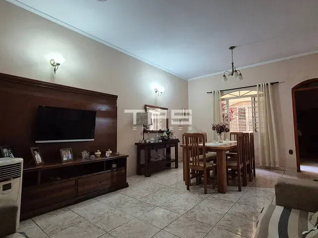Casa 3 quartos e 2 banheiros, à venda, no bairro Parque do Sol em Guaratinguetá