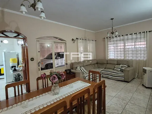 Casa 3 quartos e 2 banheiros, à venda, no bairro Parque do Sol em Guaratinguetá