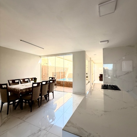 Casa com 196m² 4 quartos e 3 banheiros, à venda, no bairro Foguete em Cabo Frio
