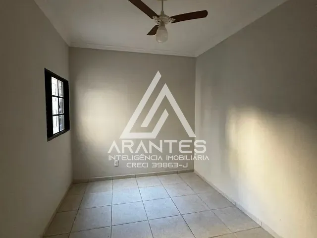 Casa 3 quartos e 1 banheiro, para alugar, no bairro Jardim Universitário em Barretos