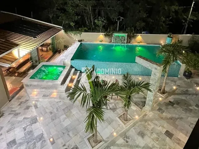 Casa com 355m² 3 quartos e 5 banheiros, à venda, no bairro Jardim Nenê Gomes em Uberaba