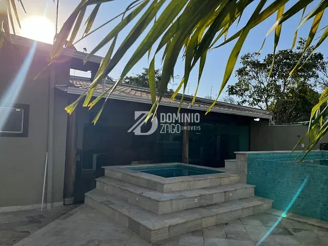 Casa com 355m² 3 quartos e 5 banheiros, à venda, no bairro Jardim Nenê Gomes em Uberaba