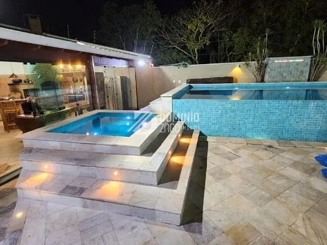 Casa com 355m² 3 quartos e 5 banheiros, à venda, no bairro Jardim Nenê Gomes em Uberaba