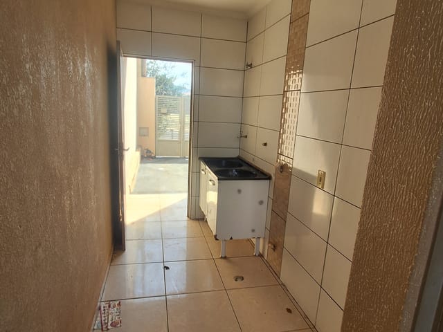 Casa com 250m² 2 quartos e 1 banheiro, para alugar, no bairro Residencial Portal da Pérola II em Birigui