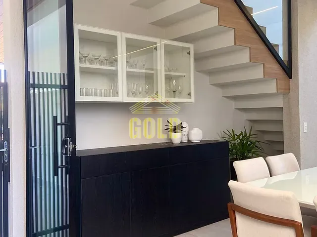 Casa com 252m² 3 quartos e 5 banheiros, à venda, no bairro Gleba Simon Frazer em Londrina