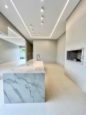 Casa com 257m² 4 quartos e 4 banheiros, à venda, no bairro Jardim das Orquídeas em Nova Mutum