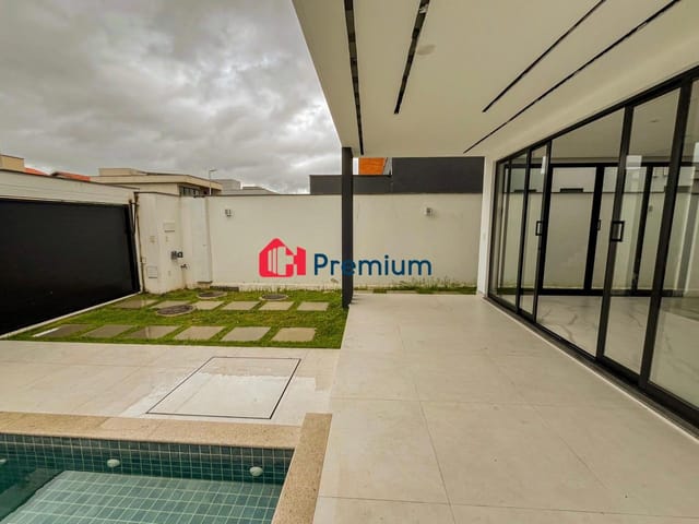 Casa 4 quartos e 5 banheiros, à venda, no bairro Vargem Pequena em Rio de Janeiro
