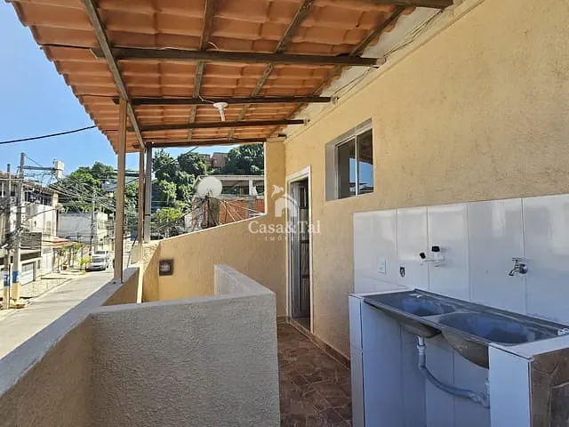 Casa 2 quartos e 1 banheiro, para alugar, no bairro Coelho da Rocha em São João de Meriti