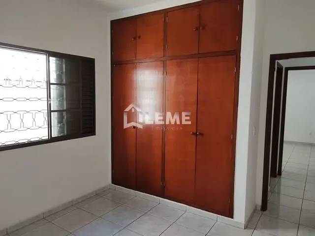 Casa com 360m² 3 quartos e 2 banheiros, à venda ou para alugar, no bairro Jardim Residencial do Bosque em Mococa