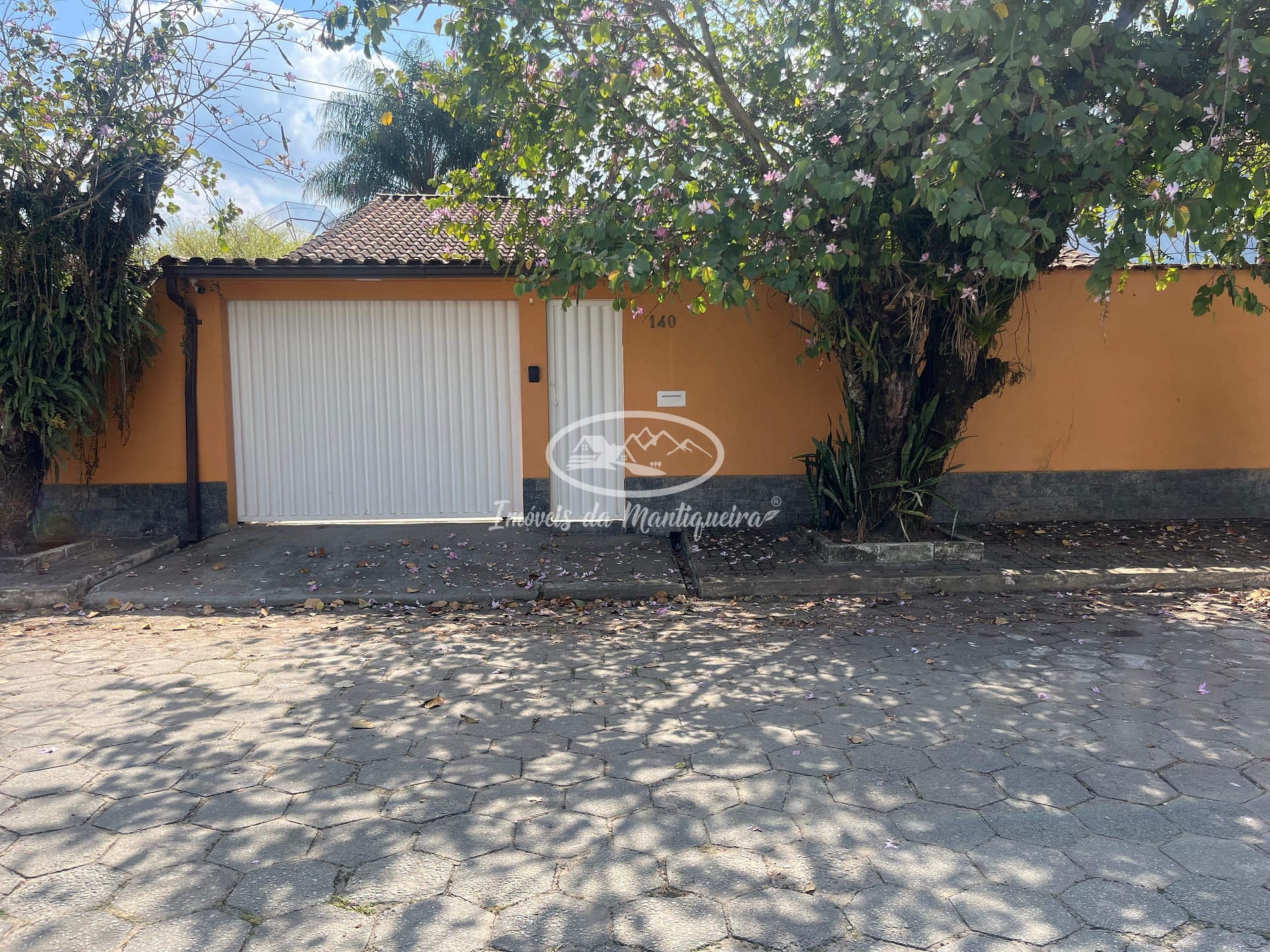 Casa à venda com 3 quartos, 188m² - Foto 1