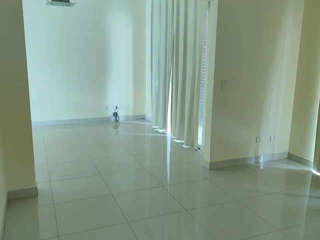 Casa com 10m² 5 quartos e 6 banheiros, para alugar, no bairro Esperança em Londrina
