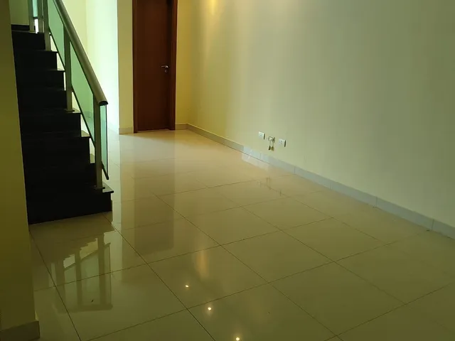 Casa com 10m² 5 quartos e 6 banheiros, para alugar, no bairro Esperança em Londrina