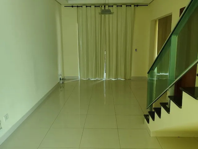 Casa com 10m² 5 quartos e 6 banheiros, para alugar, no bairro Esperança em Londrina