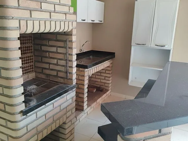 Casa com 10m² 5 quartos e 6 banheiros, para alugar, no bairro Esperança em Londrina