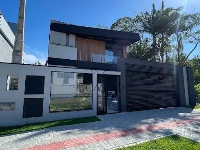 Casa 4 quartos e 5 banheiros, à venda, no bairro Praia do Estaleiro em Balneário Camboriú