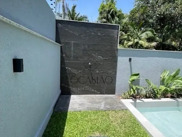 Casa 4 quartos e 5 banheiros, à venda, no bairro Praia do Estaleiro em Balneário Camboriú