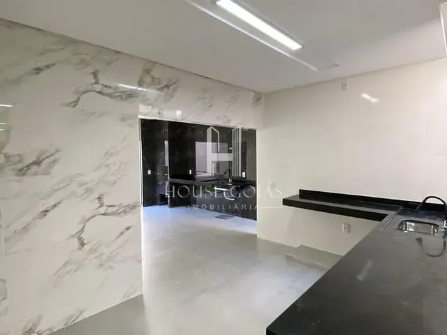 Casa com 224m² 3 quartos e 2 banheiros, à venda, no bairro Independência em Aparecida de Goiânia