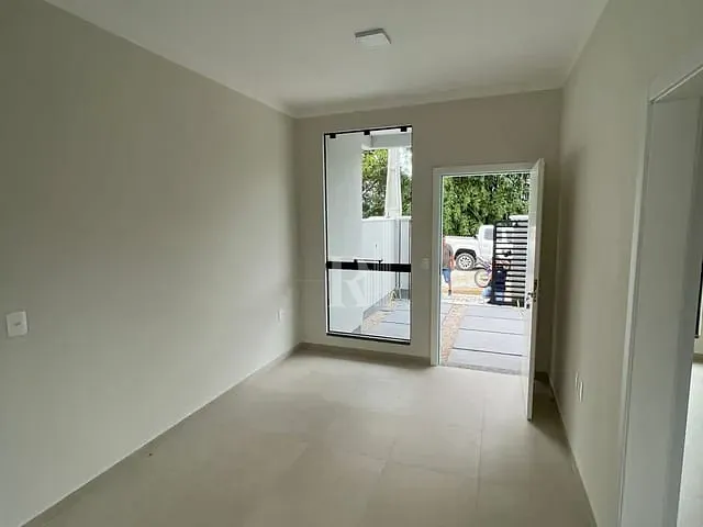 Casa 2 quartos e 1 banheiro, para alugar, no bairro Joáia em Tijucas