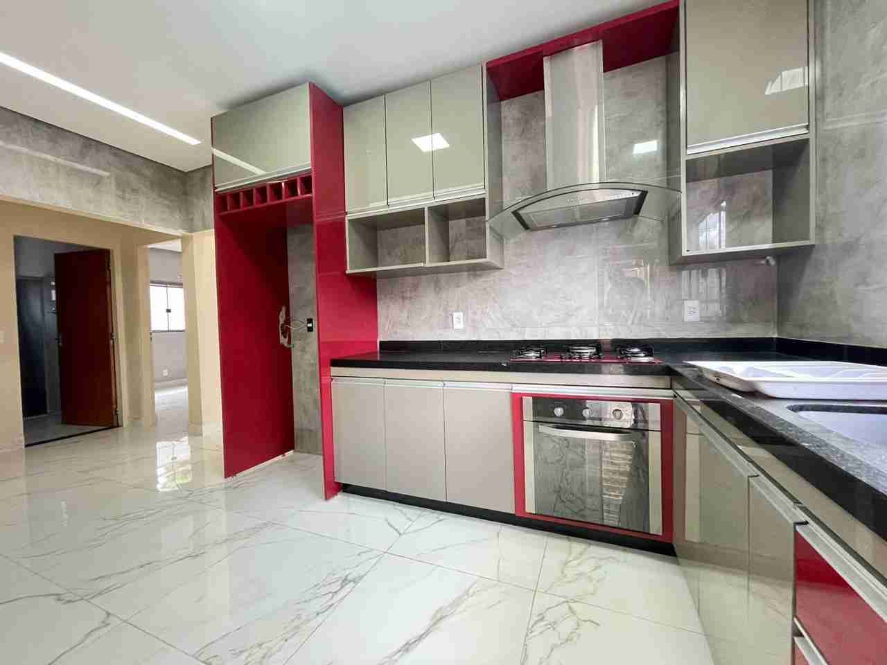 Casa à venda com 3 quartos, 195m² - Foto 1