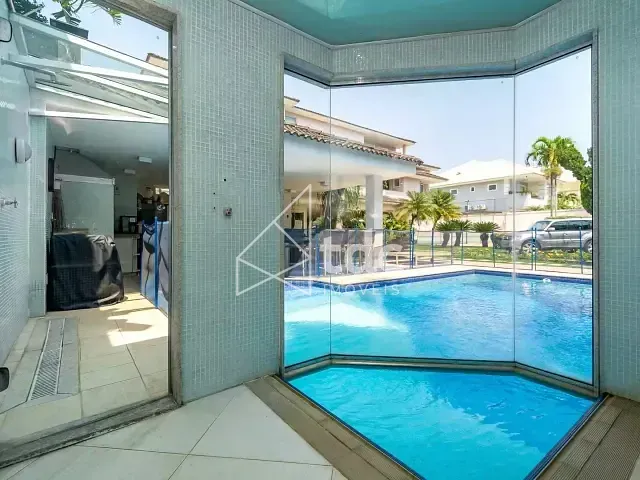 Casa com 1252m² 7 quartos e 2 banheiros, à venda, no bairro Barra da Tijuca em Rio de Janeiro