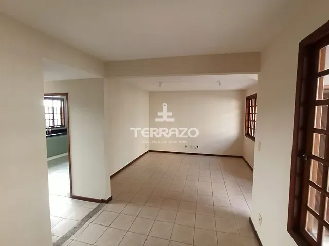 Casa com 202m² 4 quartos e 3 banheiros, à venda, no bairro Jardim Belvedere em Volta Redonda