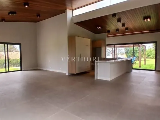 Casa com 1000m² 4 quartos e 5 banheiros, à venda, no bairro Estância Santa Paula em Londrina