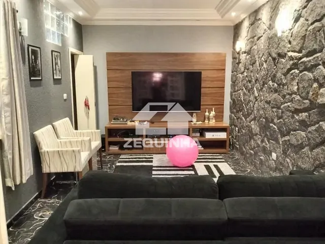 Casa com 175m² 3 quartos e 5 banheiros, à venda, no bairro Jardim Veloso em Osasco