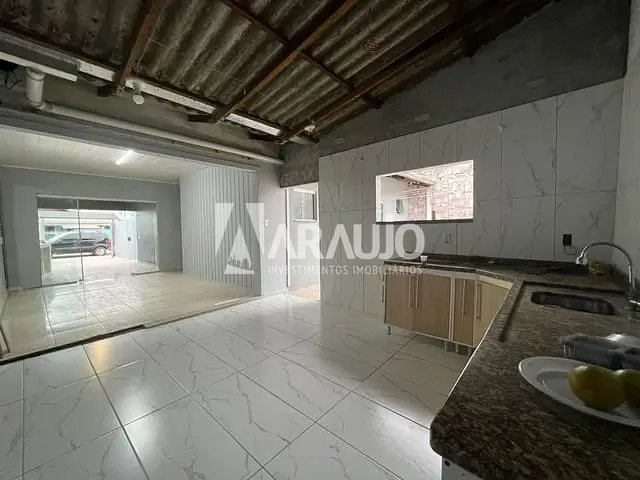 Casa com 200m² 2 quartos e 2 banheiros, à venda, no bairro Espinheiros em Itajaí