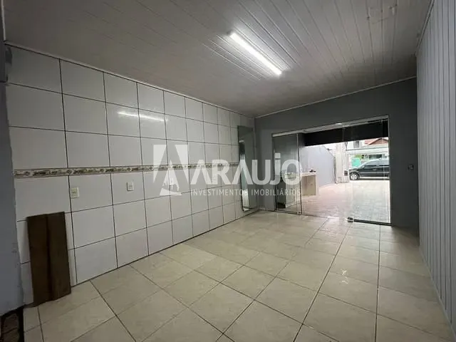 Casa com 200m² 2 quartos e 2 banheiros, à venda, no bairro Espinheiros em Itajaí