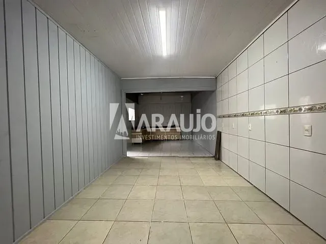 Casa com 200m² 2 quartos e 2 banheiros, à venda, no bairro Espinheiros em Itajaí