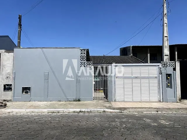 Casa com 200m² 2 quartos e 2 banheiros, à venda, no bairro Espinheiros em Itajaí