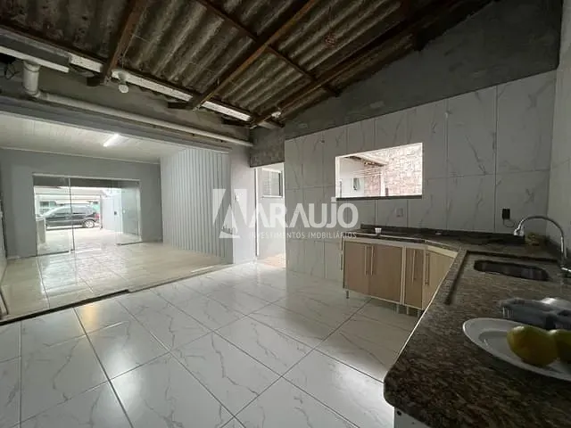 Casa com 200m² 2 quartos e 2 banheiros, à venda, no bairro Espinheiros em Itajaí