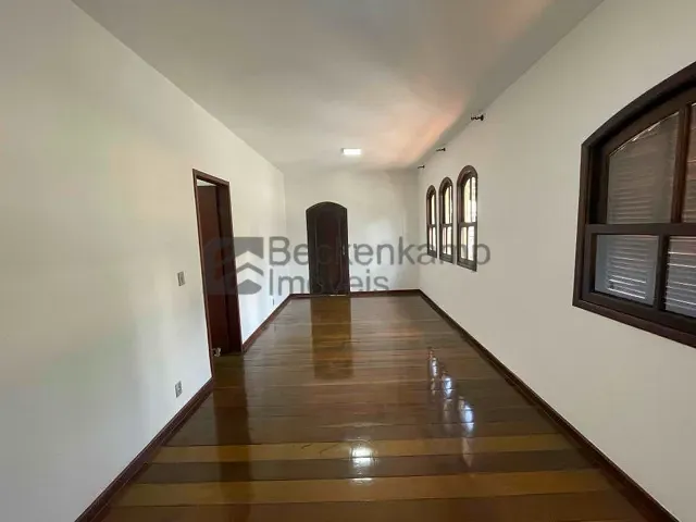 Casa 5 quartos e 2 banheiros, à venda, no bairro Jardim Amália em Volta Redonda