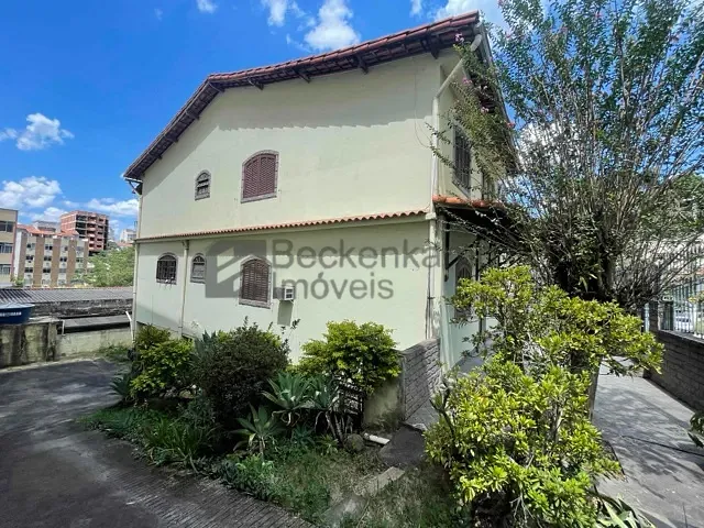 Casa 5 quartos e 2 banheiros, à venda, no bairro Jardim Amália em Volta Redonda