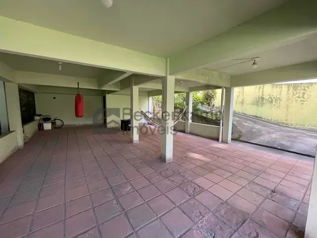 Casa 5 quartos e 2 banheiros, à venda, no bairro Jardim Amália em Volta Redonda