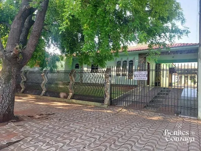 Casa com 207m² 3 quartos e 1 banheiro, à venda, no bairro Zona 03 em Maringá