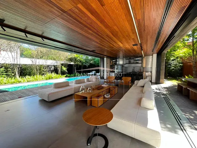 Casa com 601m² 4 quartos e 6 banheiros, à venda, no bairro Vivendas do Arvoredo em Londrina